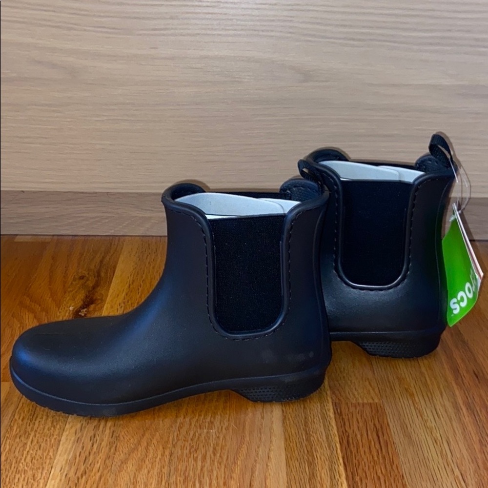 NWT Crocs Black Chelsea Rainboots, Size 5
